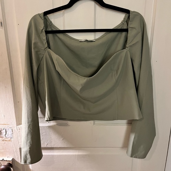 SOLD Abercrombie & Fitch Crop Top - Picture 2 of 5